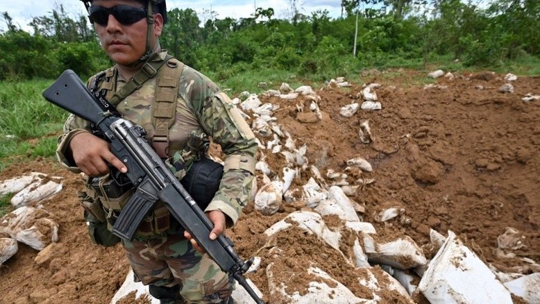 Militares peruanos destroem pistas de pouso usadas pelo tráfico na Amazônia
