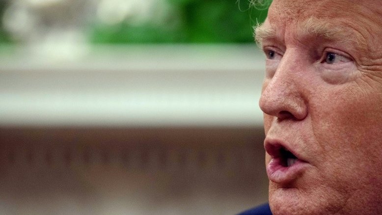 Preocupado com a reeleição, Trump descarta proibir cigarros eletrônicos aromatizados