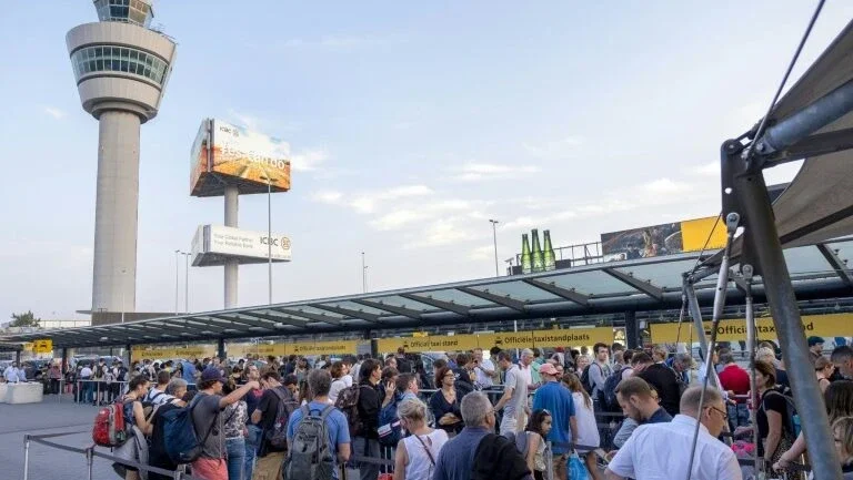Alarme falso de piloto em Amsterdã desencadeia alerta antisequestro