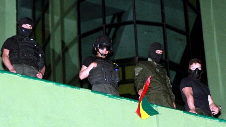 Bolívia sob tensão máxima após rebelião de policiais, que se estende