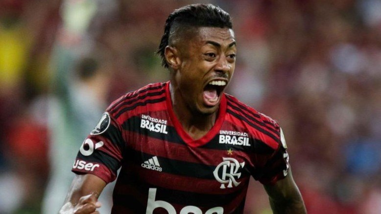 Bruno Henrique é parado em blitz, recusa bafômetro e apresenta CNH fora do sistema do Detran