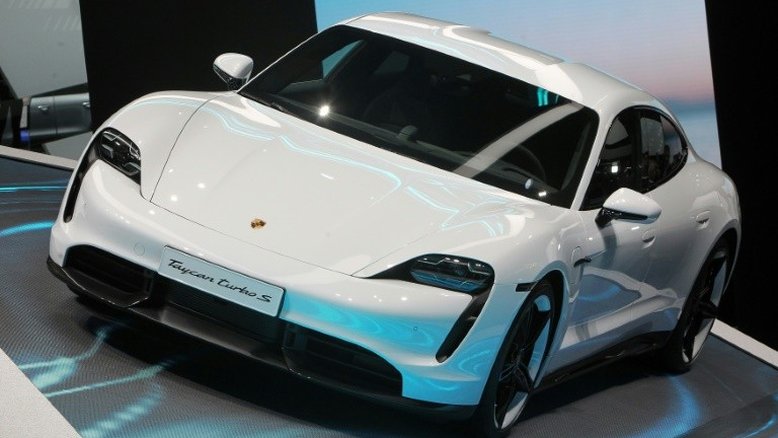 Porsche anuncia planos para investir em carros elétricos nos EUA