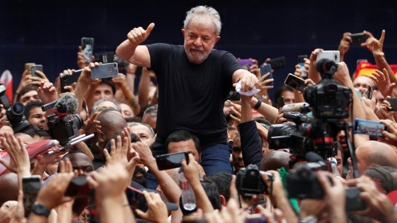 'A luta não acabou', diz Lula a multidão de seguidores no Recife