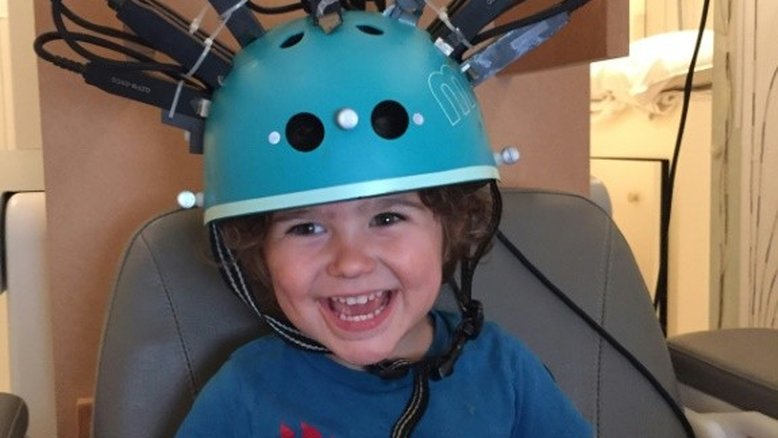 Capacete para escaneamento cerebral ajuda a examinar crianças em movimento