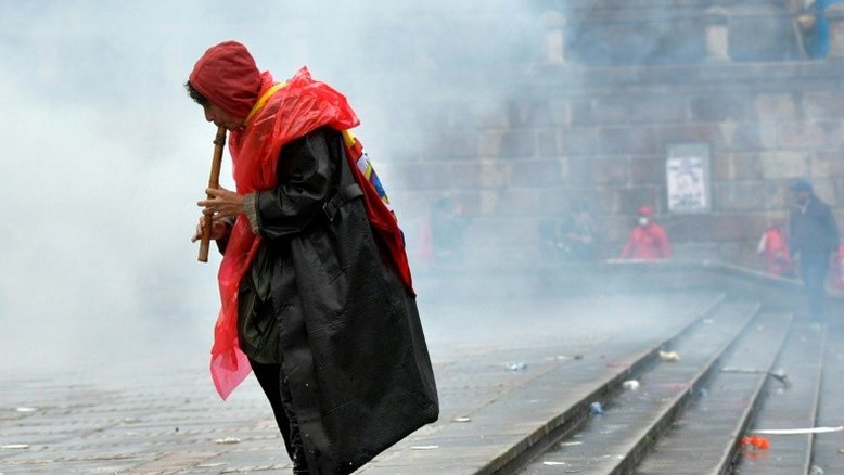Bogotá tem toque de recolher por distúrbios e Duque pede 'diálogo nacional'