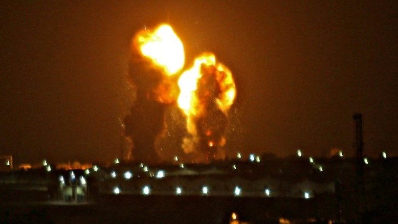 Israel reconhece vítimas civis 'inesperadas' em Gaza, mas bombardeios continuam