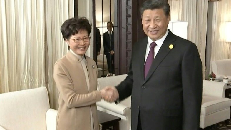Presidente chinês expressa confiança na líder de Hong Kong