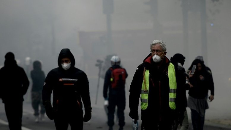 Fortes distúrbios em Paris no primeiro aniversário dos 'coletes amarelos'