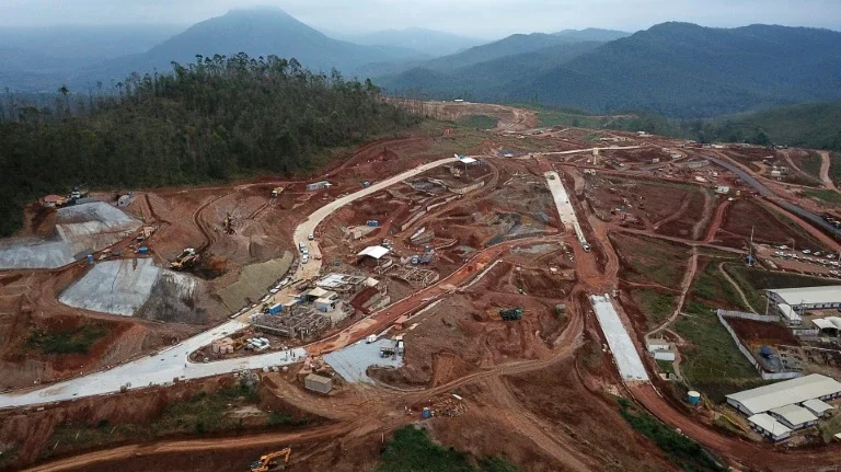Cidades fantasmas no Brasil quatro anos após desastre de Mariana