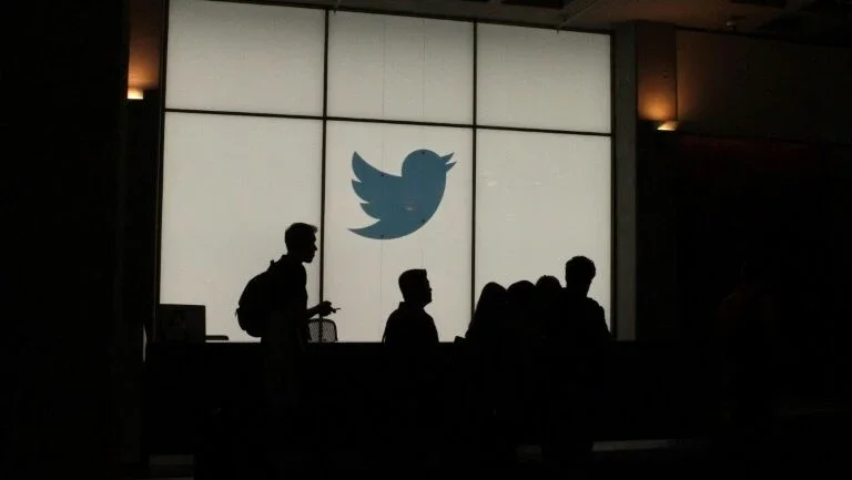 EUA denuncia ex-funcionários do Twitter por espionarem para sauditas