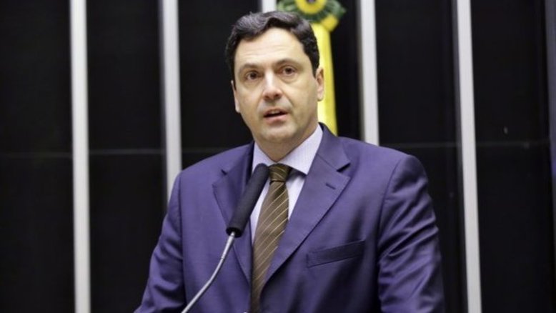 "Nem sei onde faz suruba gay", diz 'príncipe' Luiz Philippe de Orleans sobre boato espalhado por Frota
