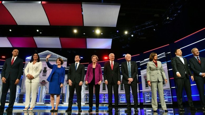 Democratas realizam novo debate ofuscado por processo contra Trump