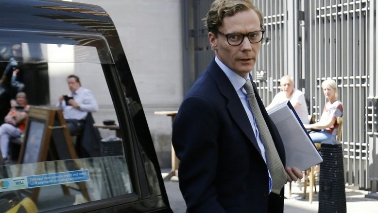 Investigação nos EUA aponta que Cambridge Analytica enganou usuários do Facebook