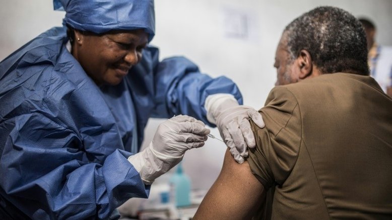 Cientistas japoneses lançam estudo clínico sobre vacina contra o ebola