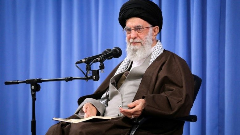 Guia supremo iraniano aprova medidas para apaziguar tensões