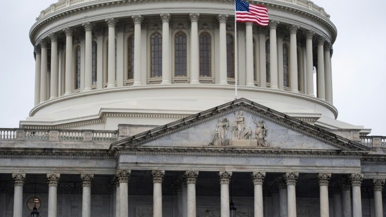 Câmara de Representantes vota sobre julgamento político de Trump