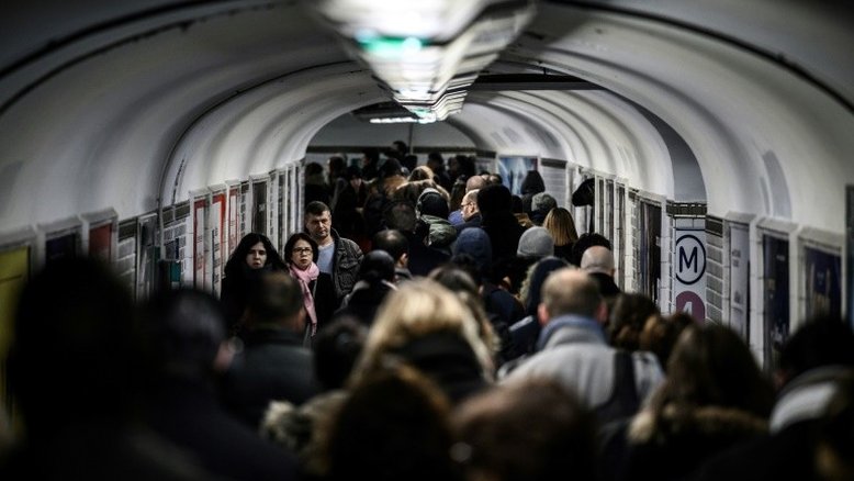 Sindicatos franceses mantêm greve e negam "trégua de Natal"