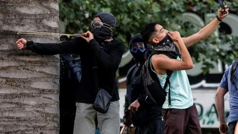 As divergências políticas da América Latina se instalam nas redes e interferem nos laços pessonales