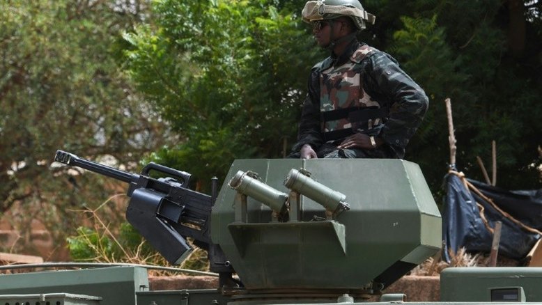 Ataque jihadista à base no Níger deixa 71 mortos
