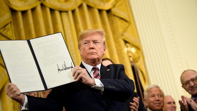 Trump firma polêmico decreto para redefinir judaísmo