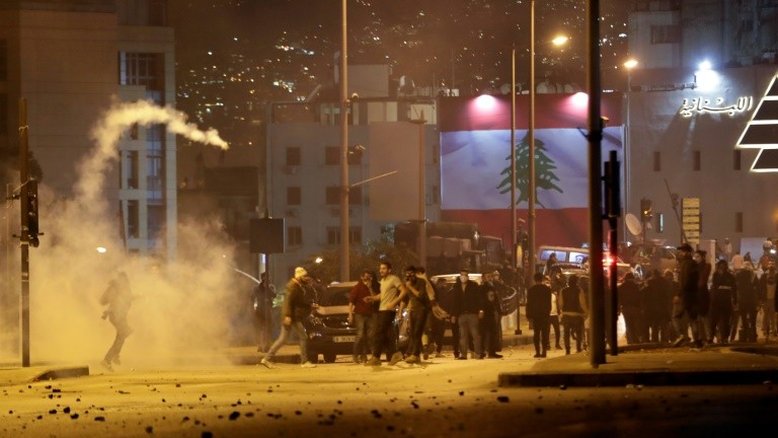 Dezenas de feridos em manifestações no sábado à noite em Beirute