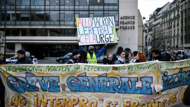 França recebe o Ano Novo com mais um dia de greve