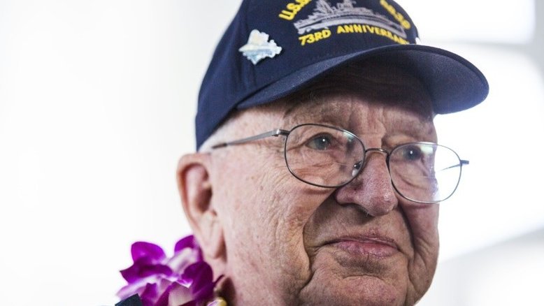 Cinzas de veterano de Pearl Harbor serão depositadas em navio afundado