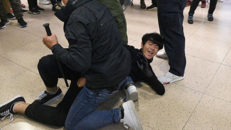 Policias e manifestantes voltam a se enfrentar em Hong Kong