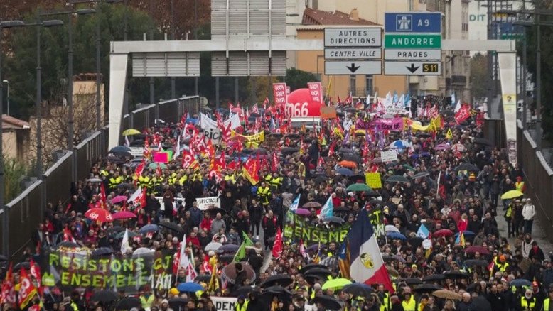 França tem dia de greve geral contra reforma da Previdência
