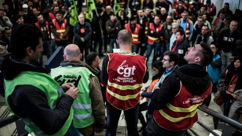 França se prepara para greve em massa contra reforma da Previdência