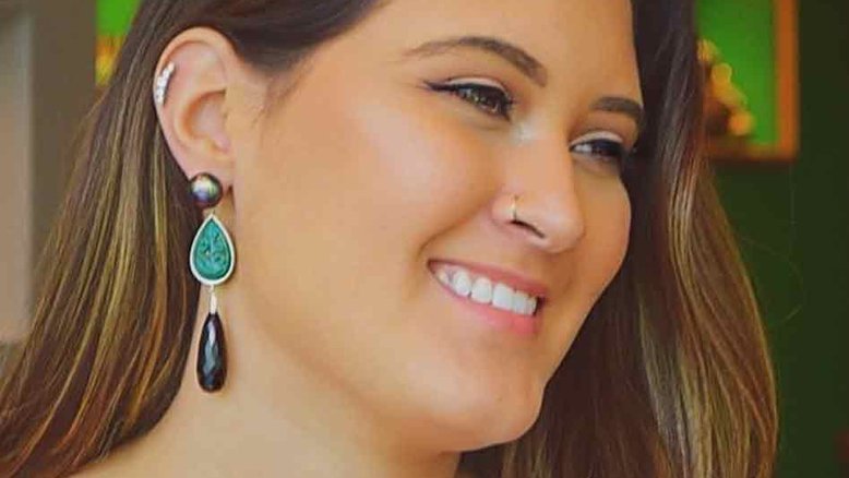 Filha de Fátima Bernardes e Bonner posta foto de biquíni e ganha enxurrada de elogios