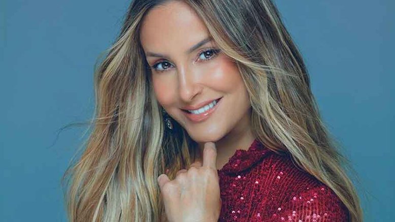 Claudia Leitte impressiona com look de Natal: ''Uma noite de amor e gratidão!''