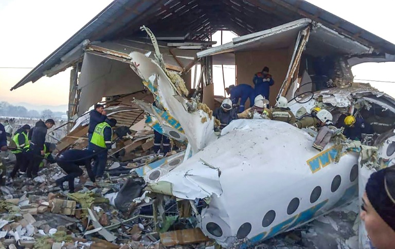 Queda de avião no Cazaquistão deixa 12 mortos
