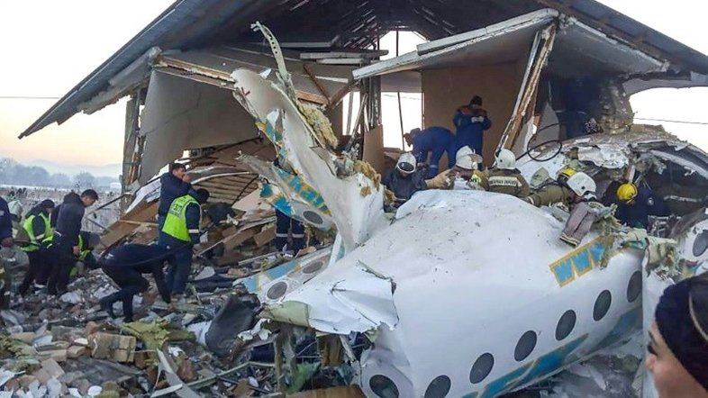 Queda de avião no Cazaquistão deixa 12 mortos
