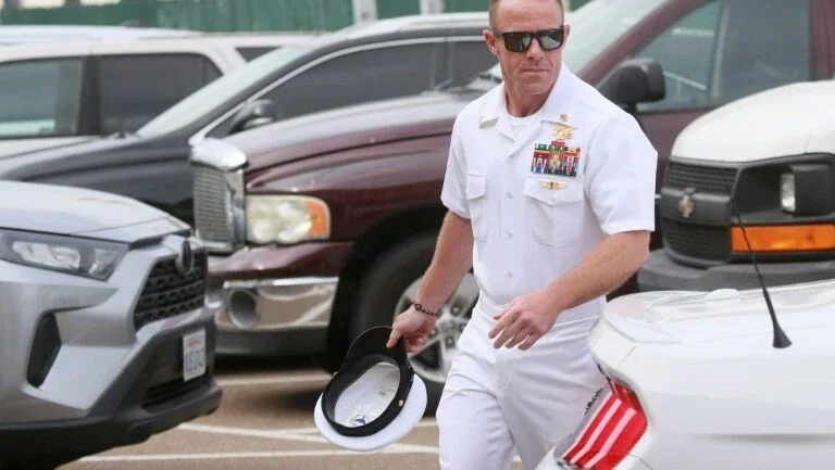 Militar indultado por Trump é apontado como violento por ex-colegas