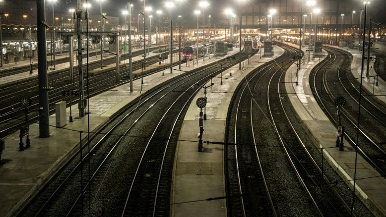 Greve nos transportes de Paris se prolongará até segunda-feira