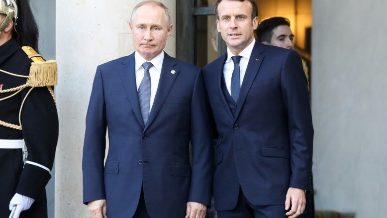 Reunião entre Putin e Zelenski visa a retomar processo de paz na Ucrânia