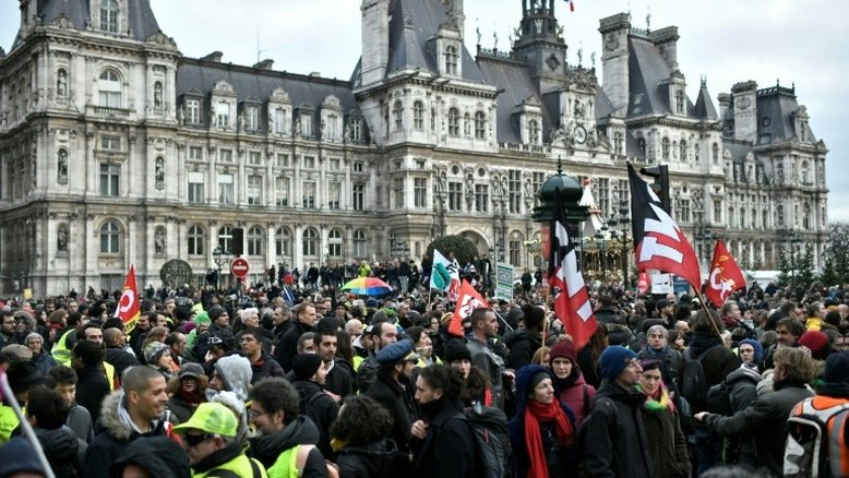 Manifestações e transportes perturbados no 24º dia de greve na França