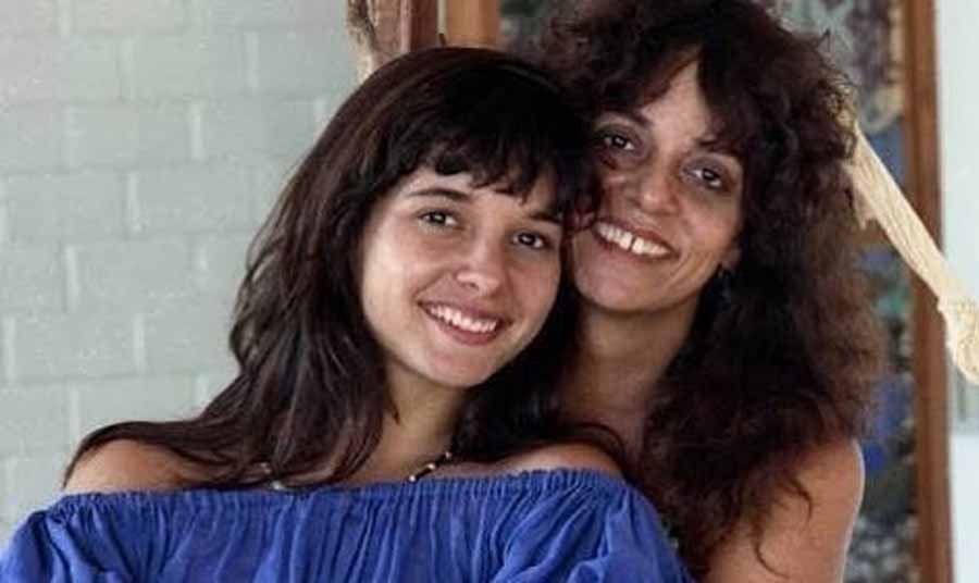 Glória Perez mostra projeto que leva nome da filha morta: 'Emocionada'