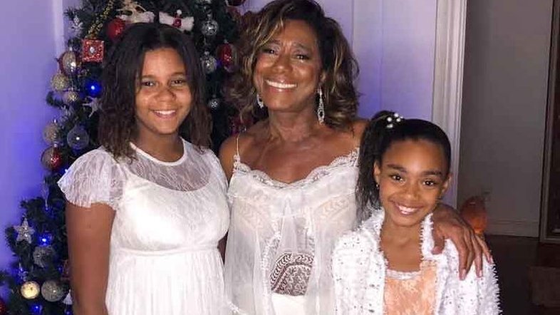 'Renascendo', diz Gloria Maria sobre cirurgia no cérebro