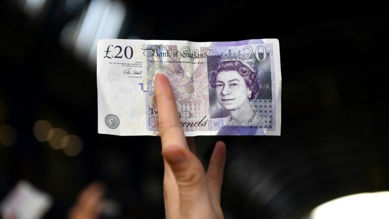 Aparição misteriosa de dinheiro nas ruas de cidade inglesa é esclarecida