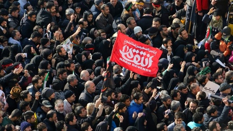'Morte aos EUA!': iranianos querem vingar seu 'herói'