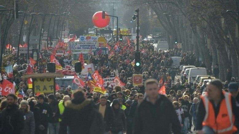 Franceses voltam às ruas contra reforma da Previdência
