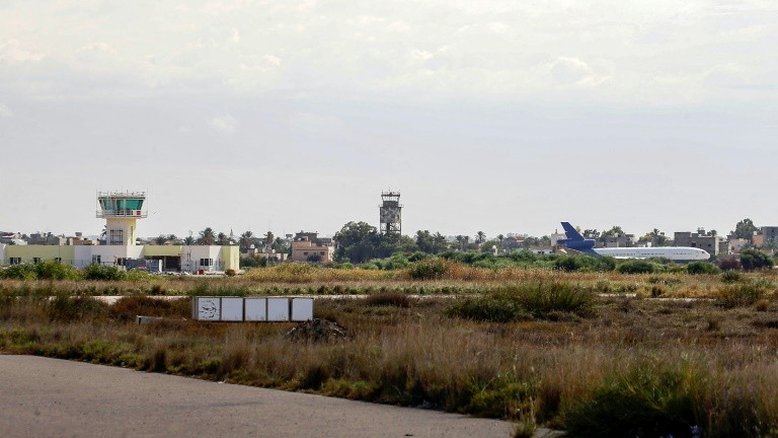 Único aeroporto em Trípoli fecha por disparos de foguetes