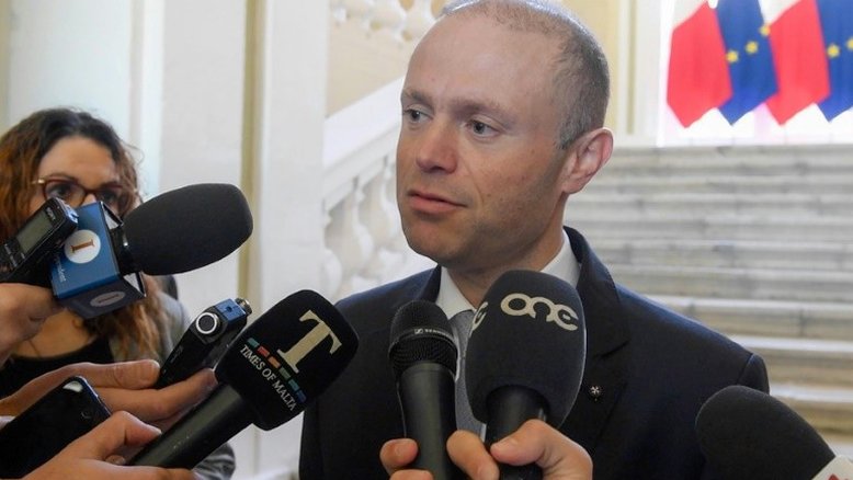Primeiro-ministro de Malta deixa o poder, salpicado por escândalo