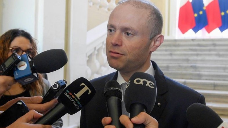 Primeiro-ministro de Malta deixa o poder, salpicado por escândalo