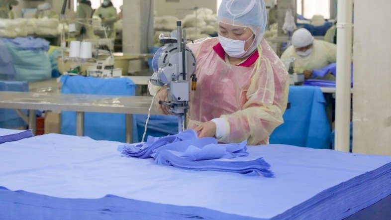 OMS revê para 'alta' ameaça global do coronavírus, que soma mais de cem mortes