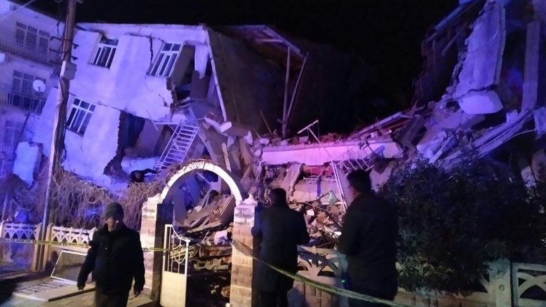 Sobe para 18 número de mortos por terremoto no leste da Turquia