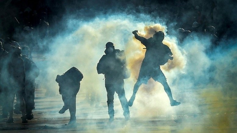 Policial é acusado por dano ocular a manifestante em protestos no Chile