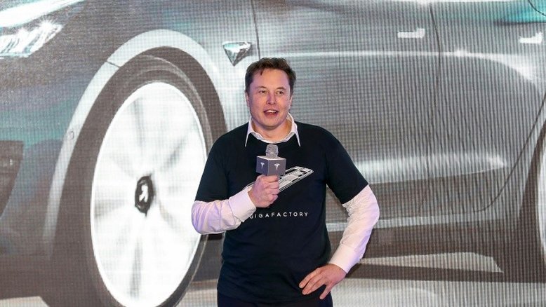 Tesla supera pela primeira vez os US$ 100 bilhões em valor de mercado